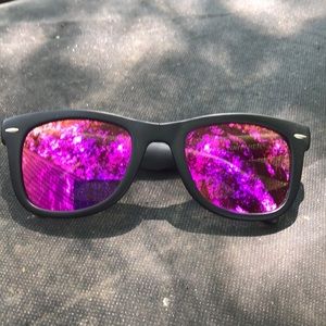 Pink mirror foldable Ray Ban wayfarers